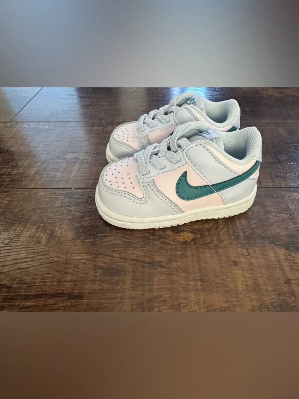 Nike Kids Low-Top Sneaker in White and Teal Green
